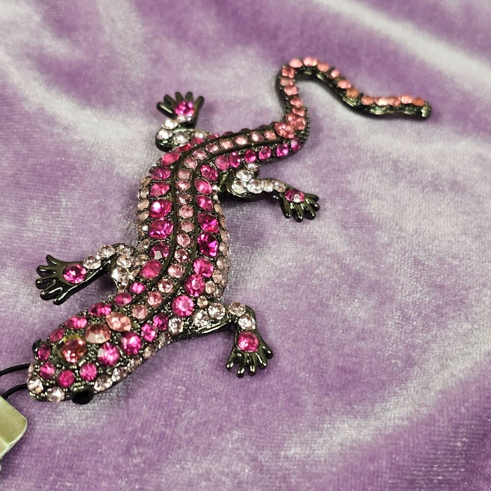 Chicos NWT Gecko Lizard Rhinestone Brooch Pink NEW - Picture 2 of 6